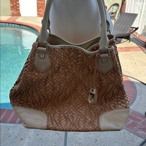 Chic Woven Tan and Cream Shoulder Bag